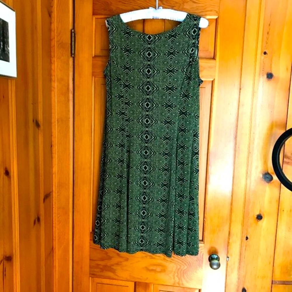 JULIAN TAYLOR sleeveless, scoop neck dress in size 14W. Green and black print. - Picture 3 of 3